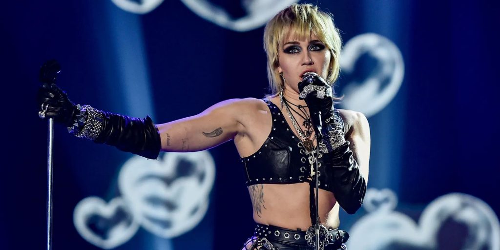 Miley Cyrus |:  9 celebridades más controvertidas de nuestro tiempo |  Zestradar