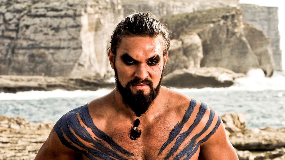 jason momoa  10 hombres famosos que aman el maquillaje |  Zestradar