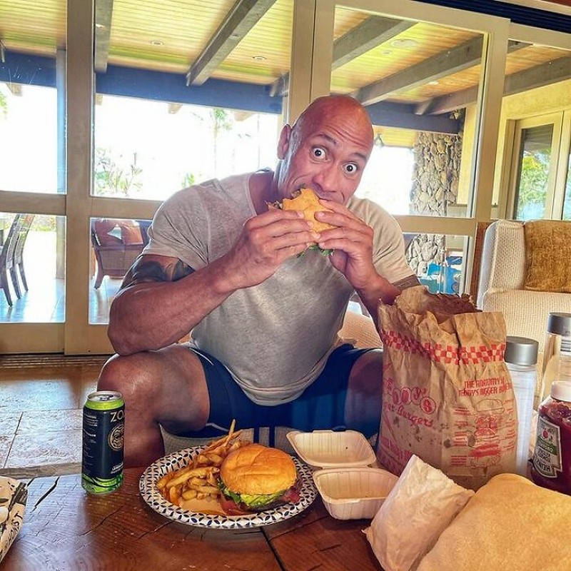 Hamburguesas |:  Las mejores comidas trampa de The Rock |  Zestradar