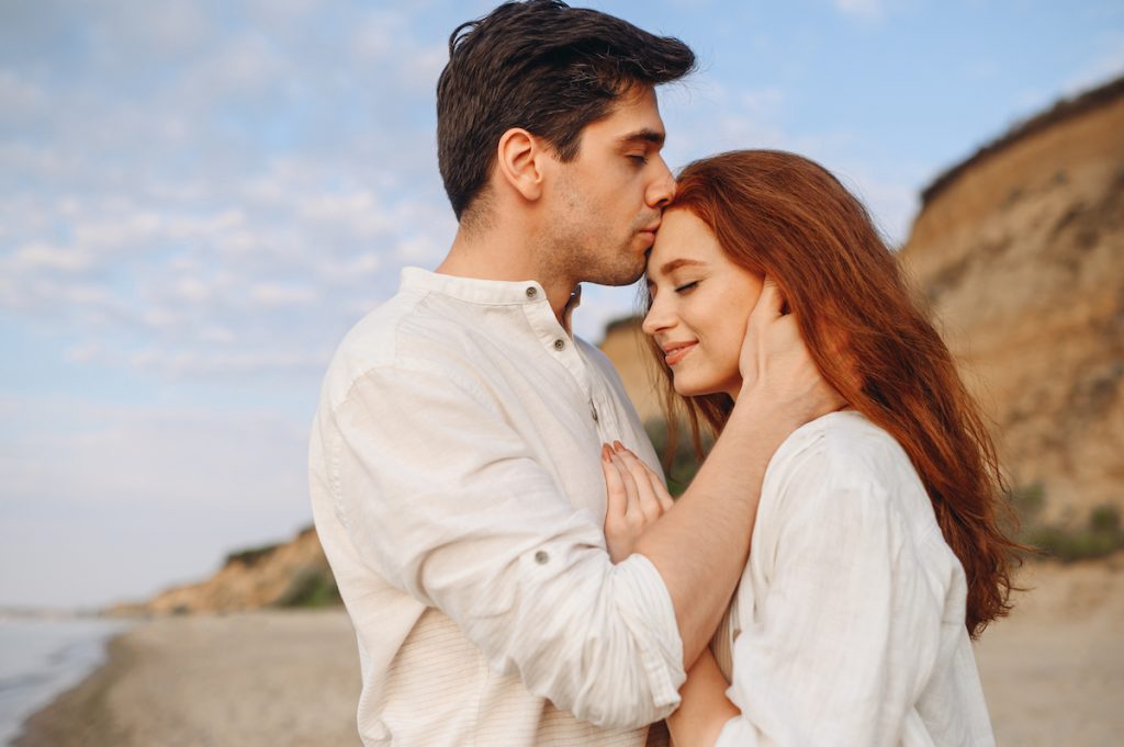 frente grande  Cualidades sorprendentes que hombres y mujeres encuentran atractivas  Zestradar