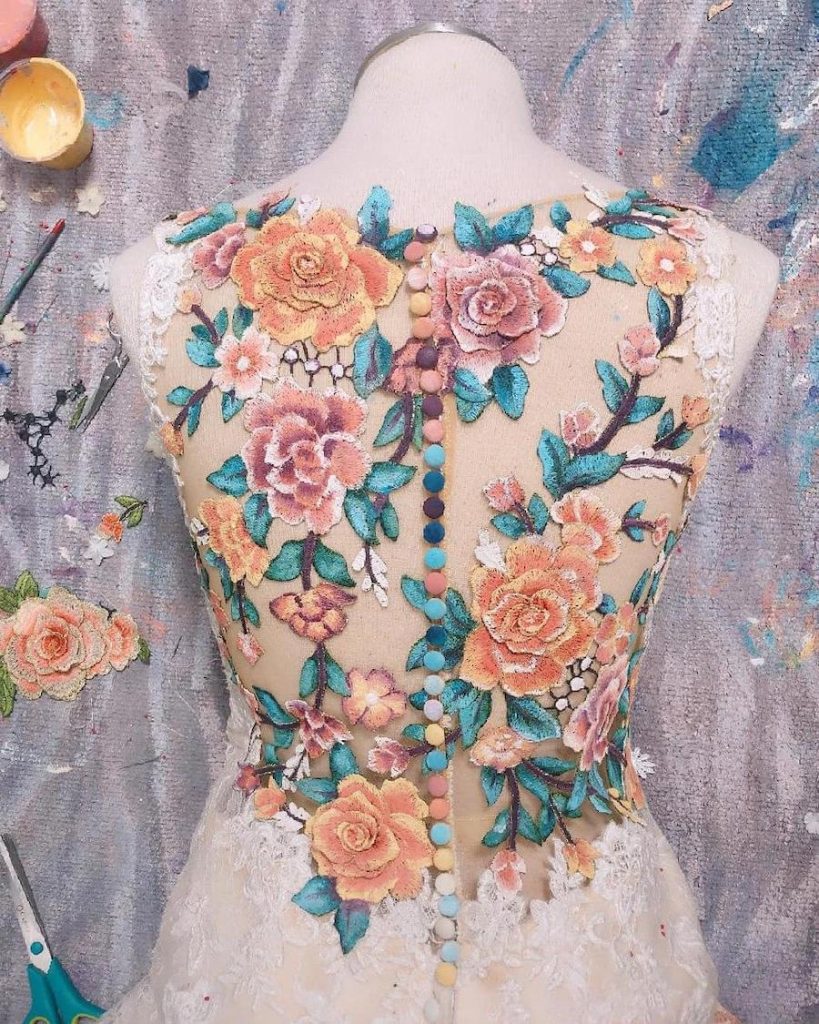#3 |  Un artista inicia un negocio creando vestidos de novia coloridos únicos  Zestradar