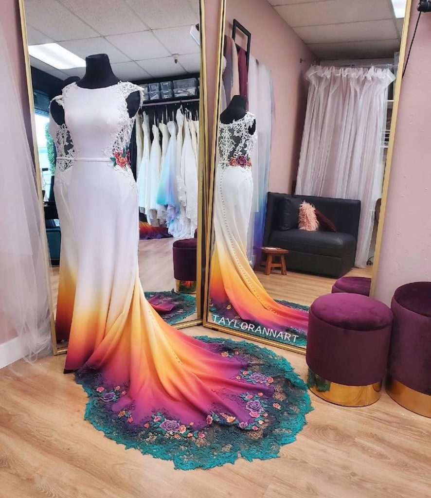 #5  Un artista inicia un negocio creando vestidos de novia coloridos únicos  Zestradar