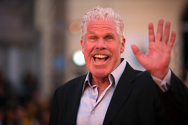 Ron Perlman |:  8 celebridades exitosas que desafían los estereotipos |  Zestradar