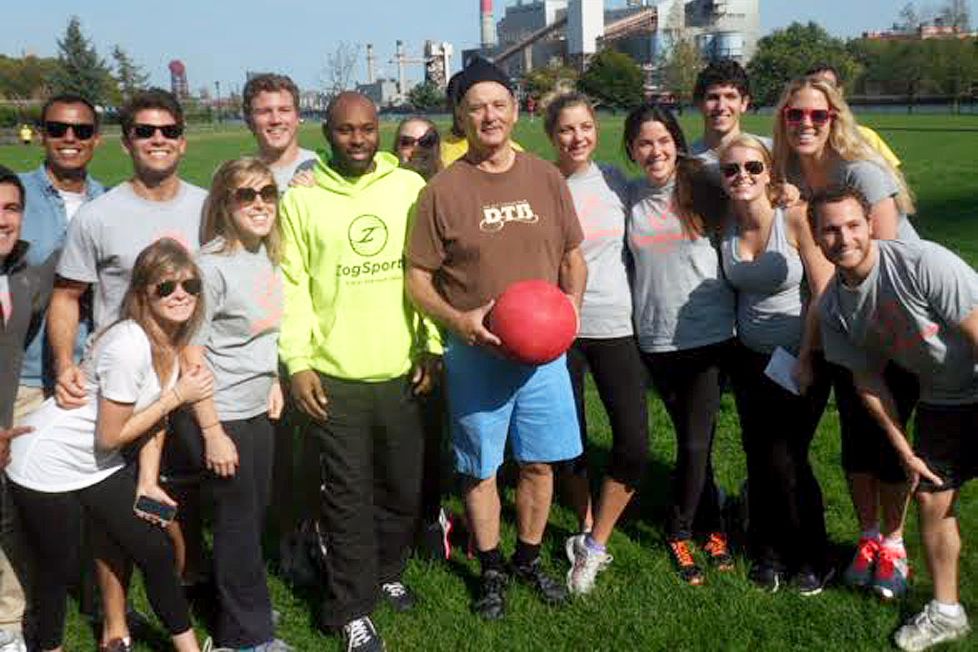 Juego de Kickball |  8 veces que Bill Murray hizo felices a completos extraños  Zestradar