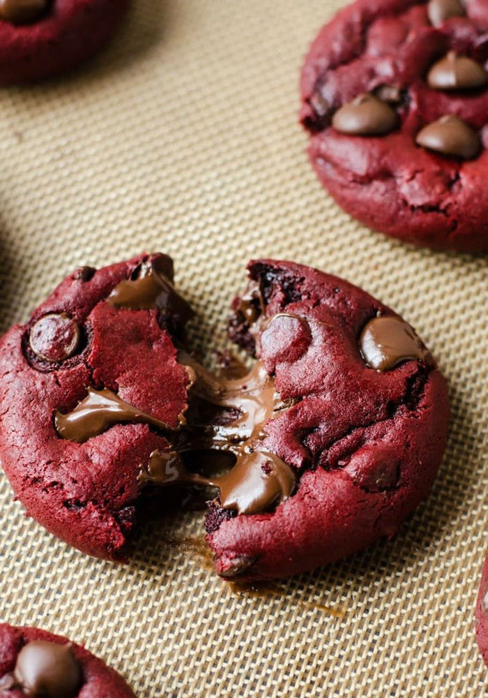 Galletas de terciopelo rojo Nutella |:  12 lindas ideas de galletas para el día de San Valentín |  Zestradar