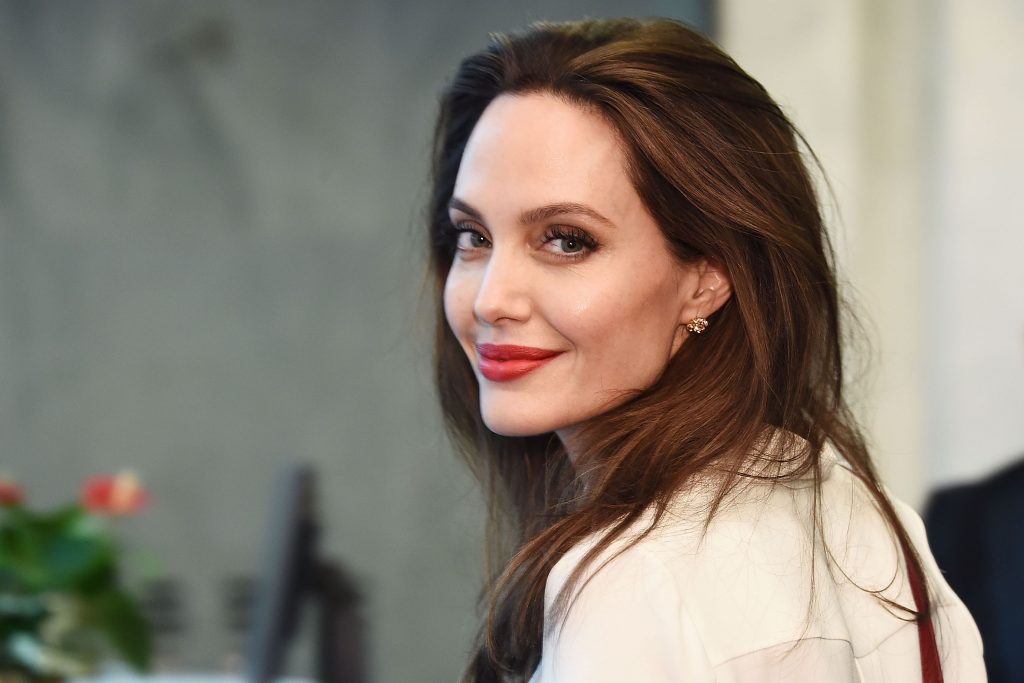 Angelina Jolie |:  siete celebridades que pelearon con Oprah |  Zestradar