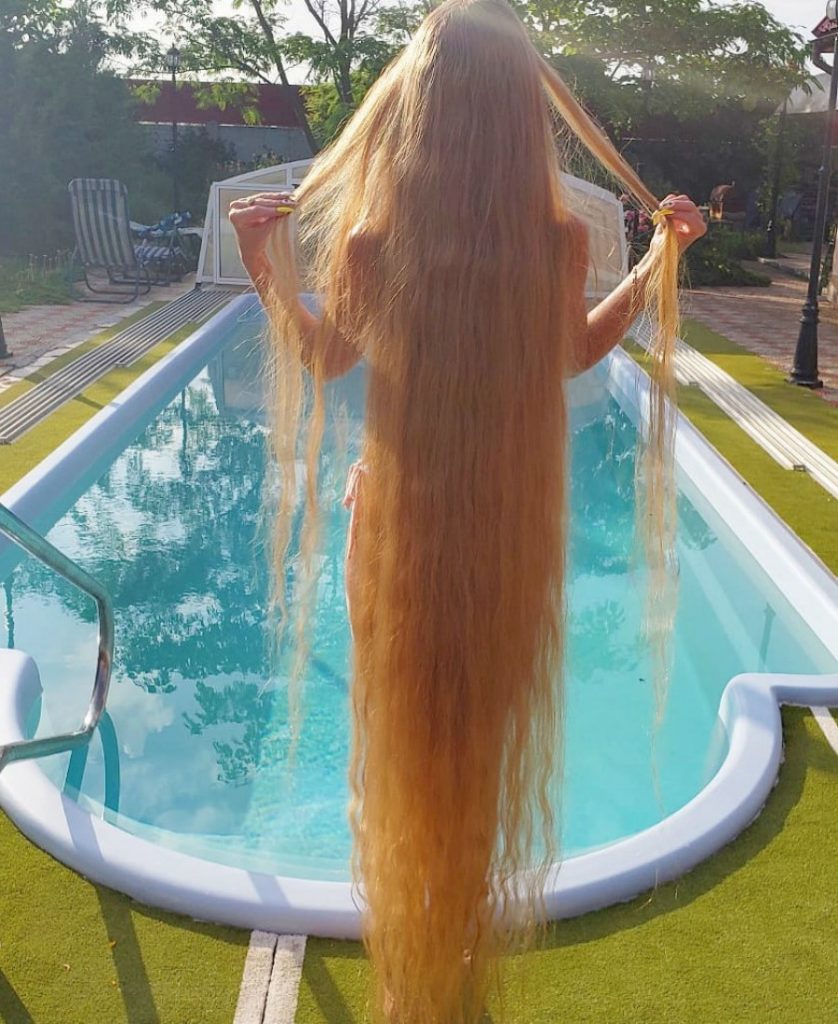 Conoce a la Rapunzel de la vida real con cabello de 1,85 metros de largo #4 |  Zestradar