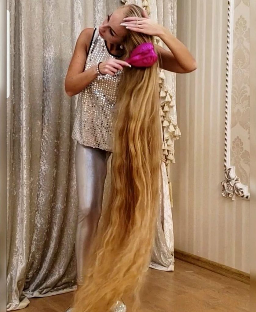 Conoce a la Rapunzel de la vida real con cabello de 1,85 metros de largo #5 |  Zestradar