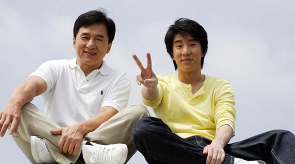 Jackie Chan |  8 ricas estrellas que dejarán a sus hijos sin riquezas  Zestradar