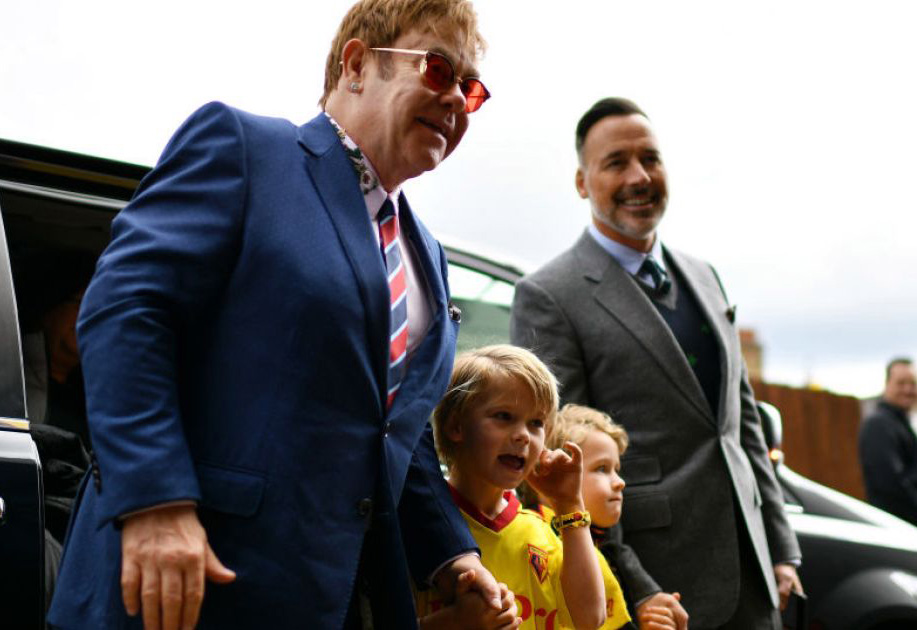 Elton John |  8 ricas estrellas que dejarán a sus hijos sin riquezas  Zestradar