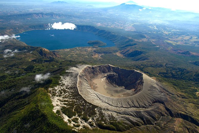 Caldera de Coatepeque |:  8 volcanes potencialmente peligrosos que pueden significar un desastre  Zestradar