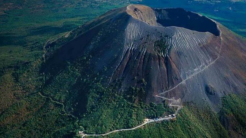 Campi Flegrei |:  8 volcanes potencialmente peligrosos que pueden significar un desastre  Zestradar
