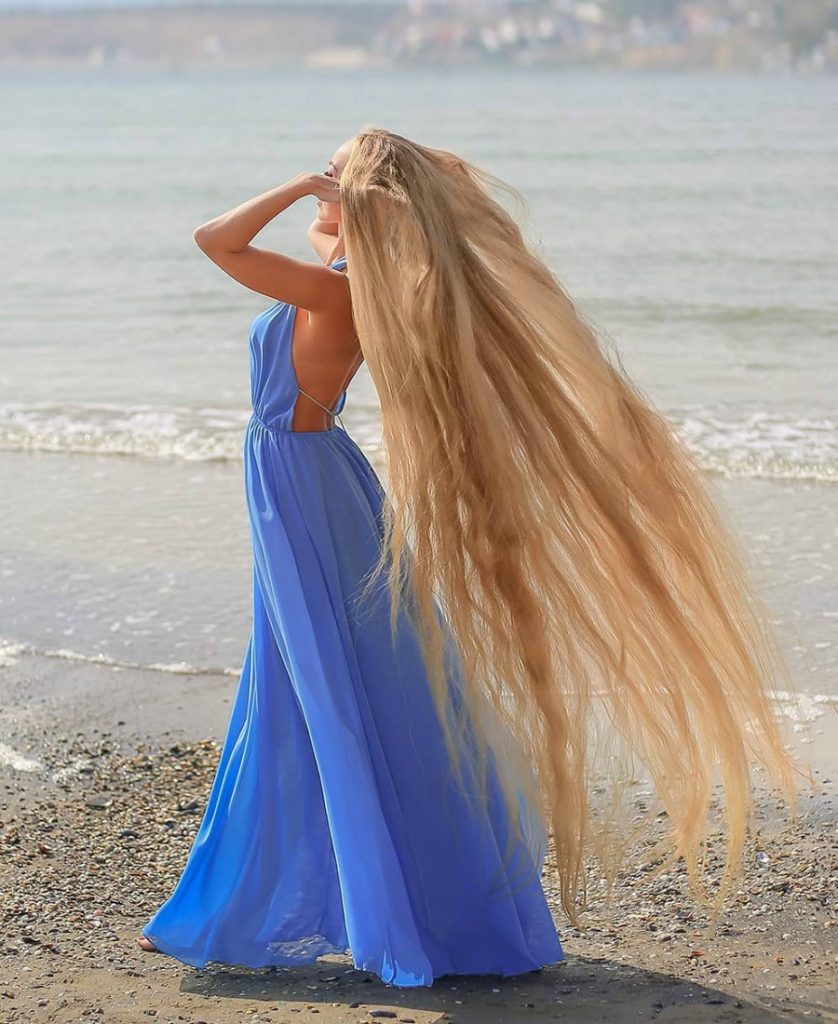 Conoce a la Rapunzel de la vida real con cabello de 1,85 metros de largo #1 |  Zestradar