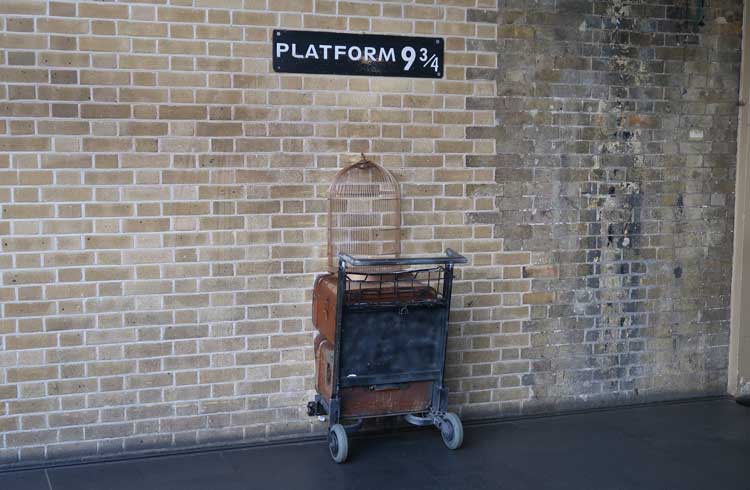 Harry Potter y la piedra filosofal - Estación de King's Cross (Londres, Reino Unido) |  10 grandes lugares de películas famosas que puedes visitar ahora mismo |  Zestradar