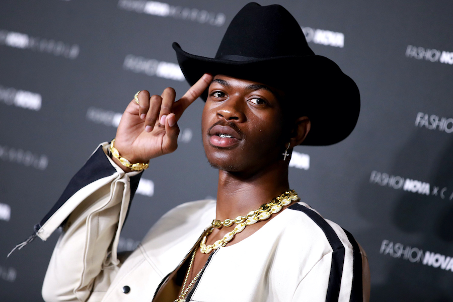 celebración en familia  9 cosas caras en las que Lil Nas X gasta dinero cuando es rico |  Zesradar