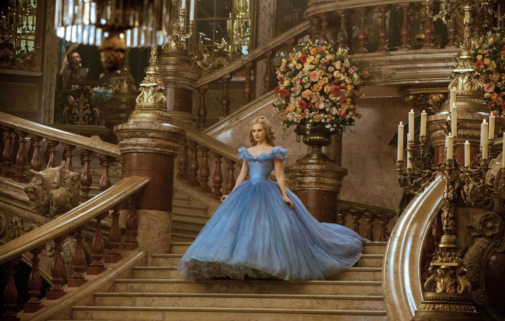 Lily James (Cenicienta) |:  7 hermosos vestidos de película que fueron una pesadilla para usar |  Zest Radar: