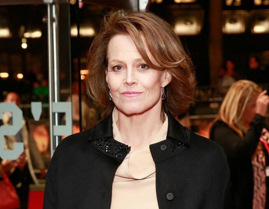 Sigourney Weaver |:  Zestradar