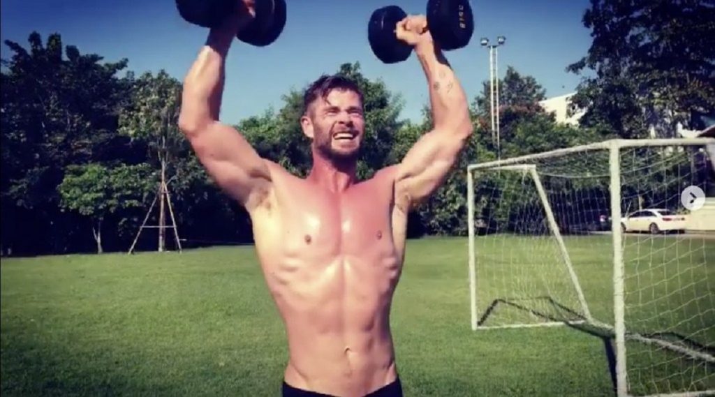 Chris Hemsworth |:  7 actores de superhéroes son héroes de la vida real |  Zestradar