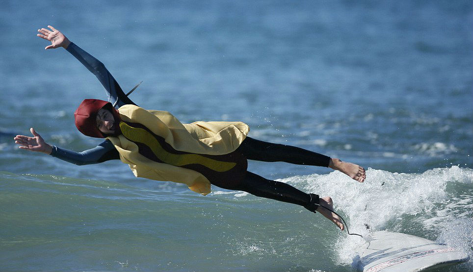 concurso-anual-de-trajes-de-surf-en-santa-monica-ca-03