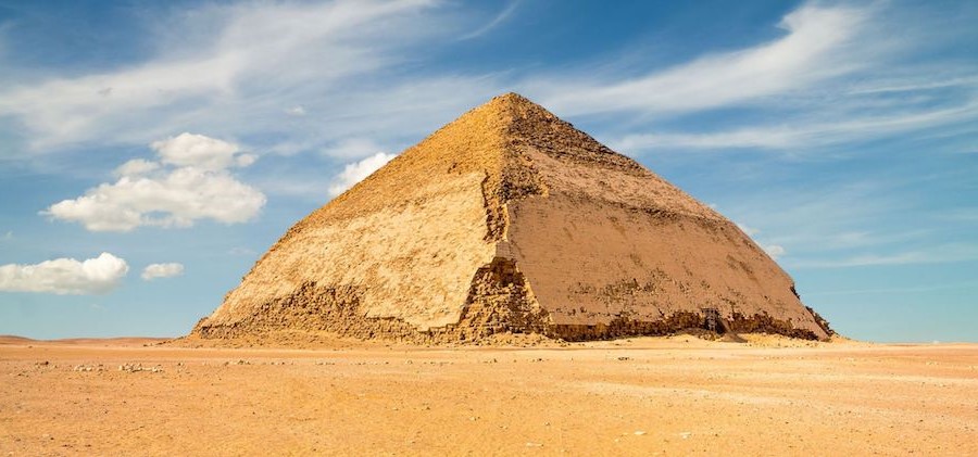 Pirámide doblada |:  7 pirámides antiguas alrededor del mundo |  Zestradar