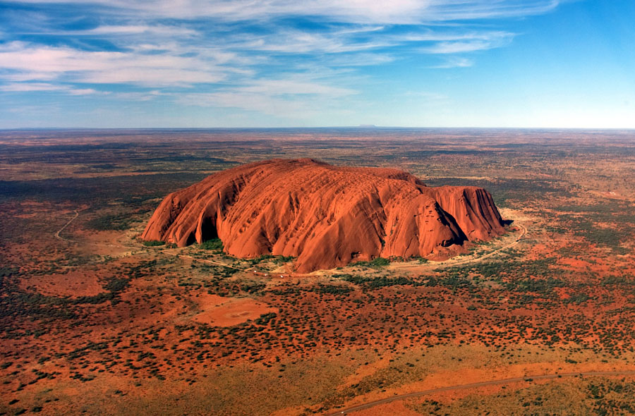 Monolito Uluru |:  15 de los lugares más extraños del mundo para visitar en 2020 |  Zest Radar: