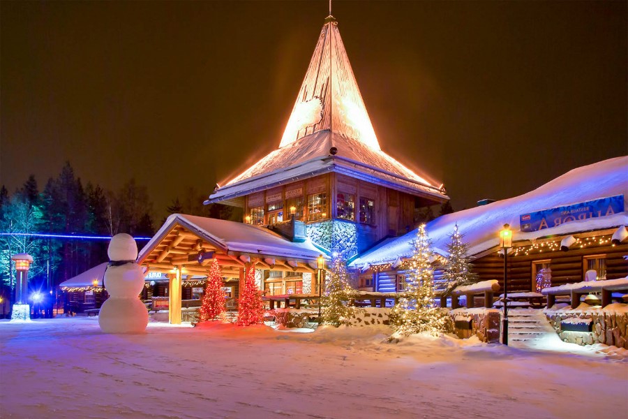 Pueblo de Papá Noel en Rovaniemi, Laponia, Finlandia  7 pueblos navideños en Europa |  Zestradar
